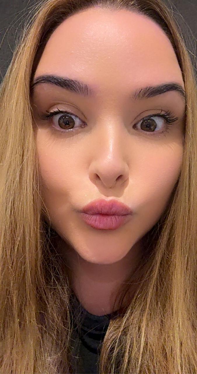 Lulu sending a kiss to the camera.